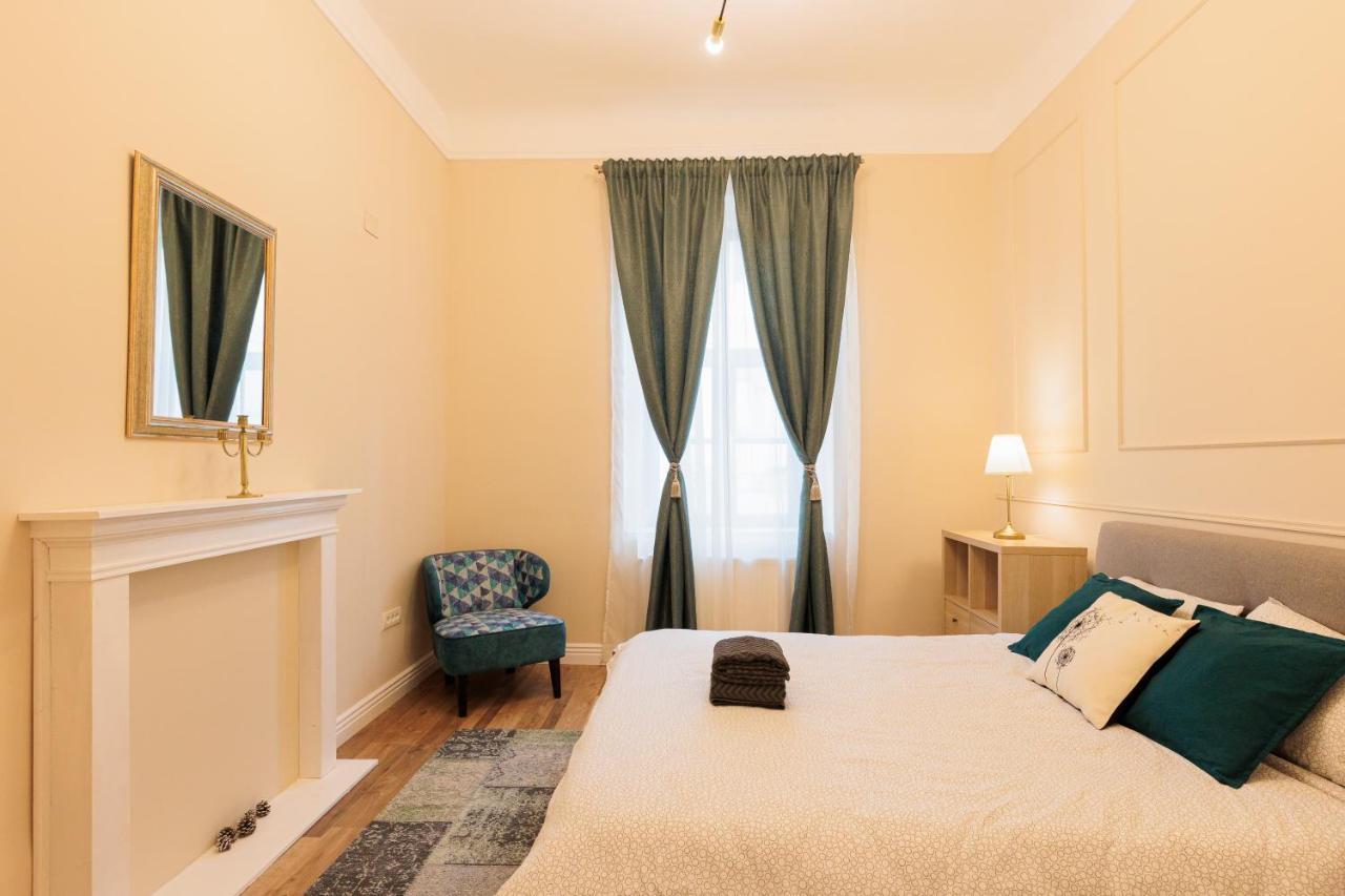 Cozy Apartment In The Historical City Center Тимишоара Екстериор снимка